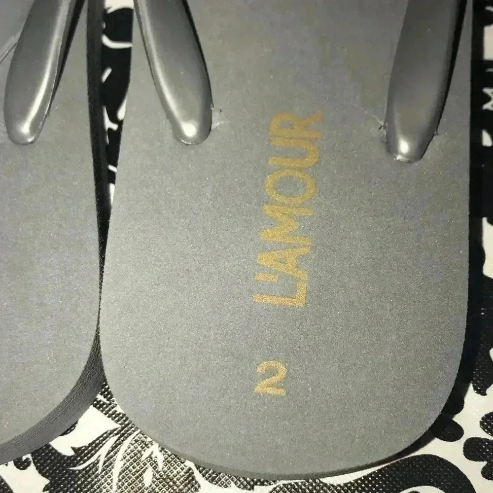 L’AMOUR FLIP FLOPS WITH ROSETTES NEW SZ 2